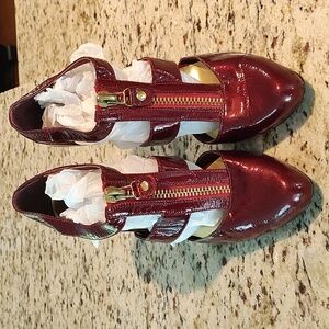 Chinese Laundry A-List Cut-Out Heels Sz 7.5 Dark Cherry w/Gold Zipper
